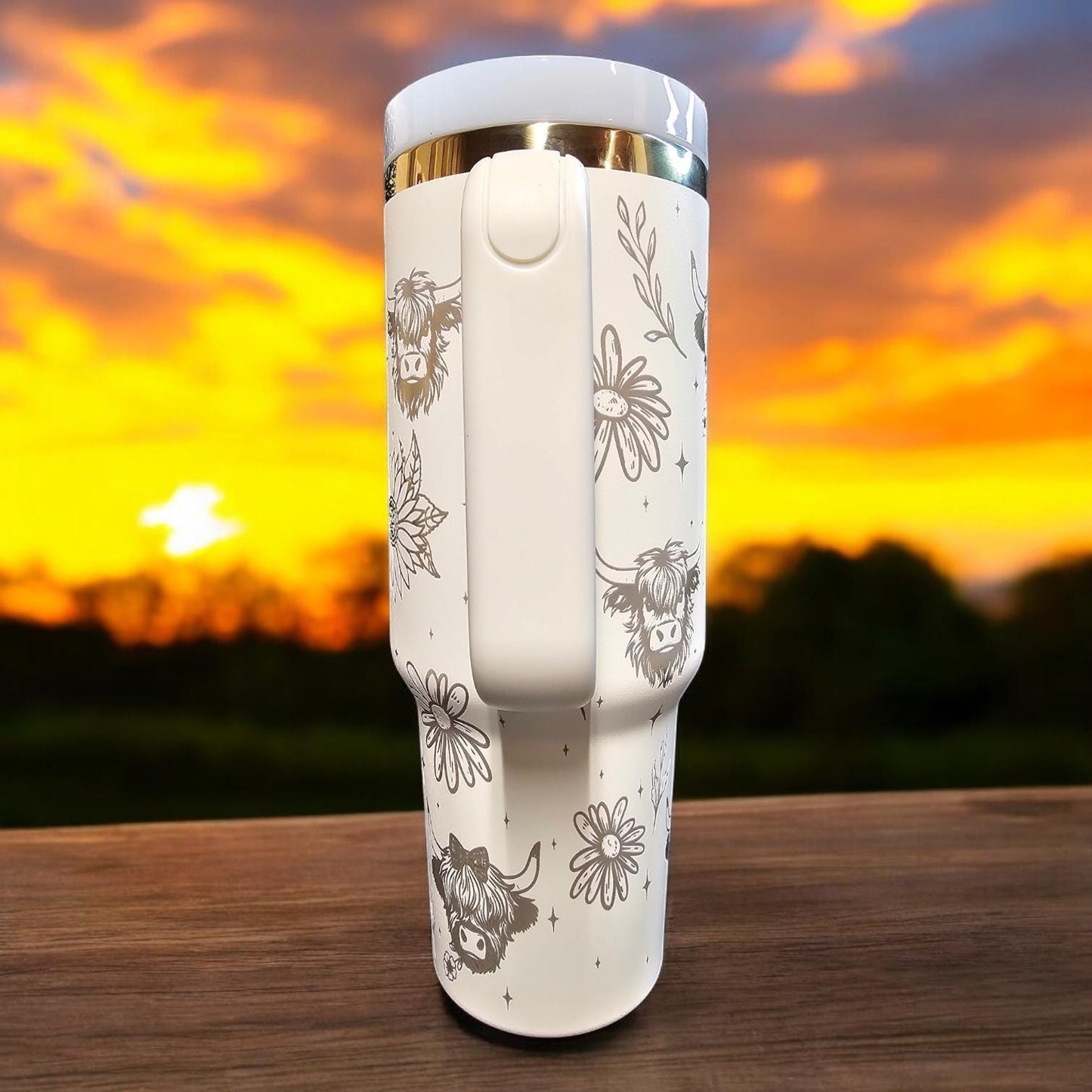 Highland cow Laser Engraved 40 oz Bottle | Cows and Sunflower Design | Elegant & Personalized Drinkware