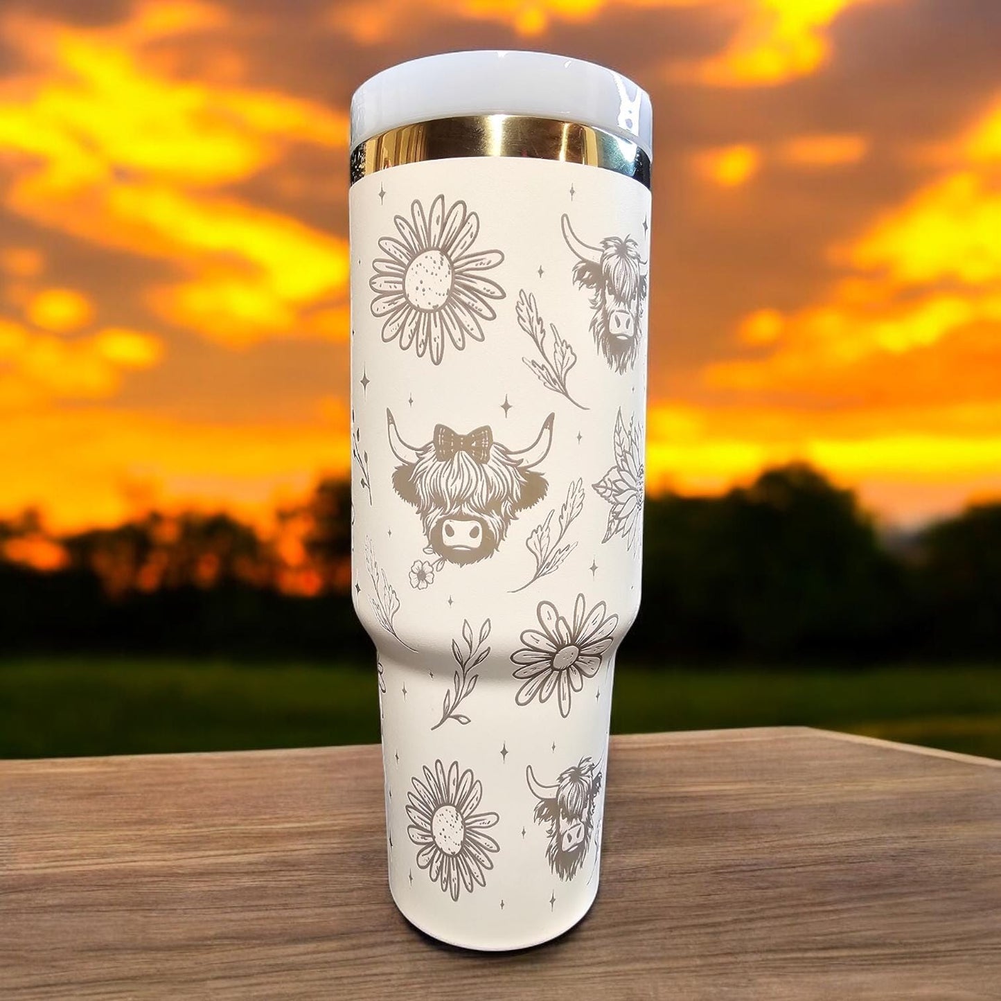 Highland cow Laser Engraved 40 oz Bottle | Cows and Sunflower Design | Elegant & Personalized Drinkware