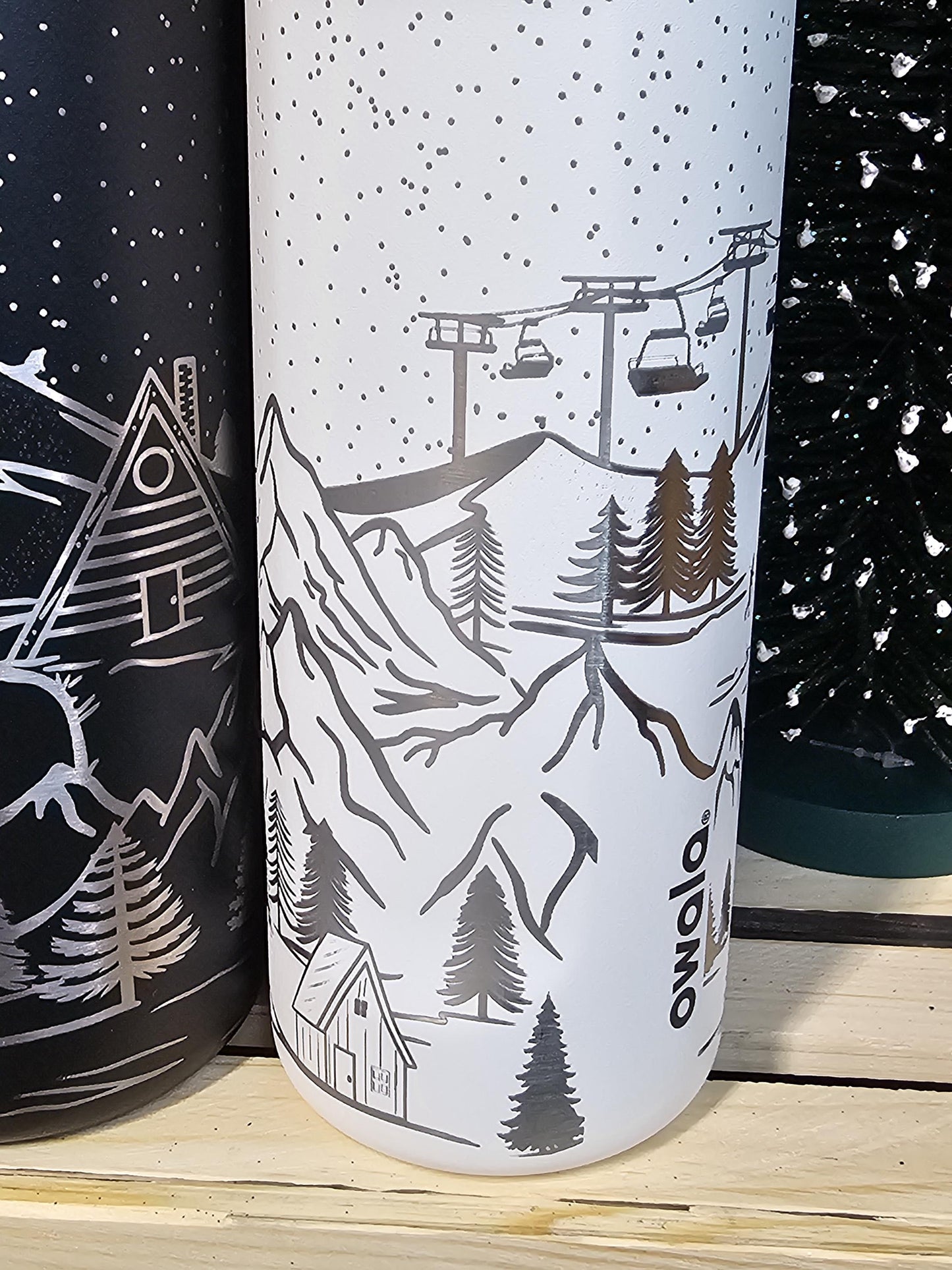 32 oz Owala Tumbler with Engraved Ski Lodge Scene – sleek and very very dark Colors, Perfect for Winter Adventures