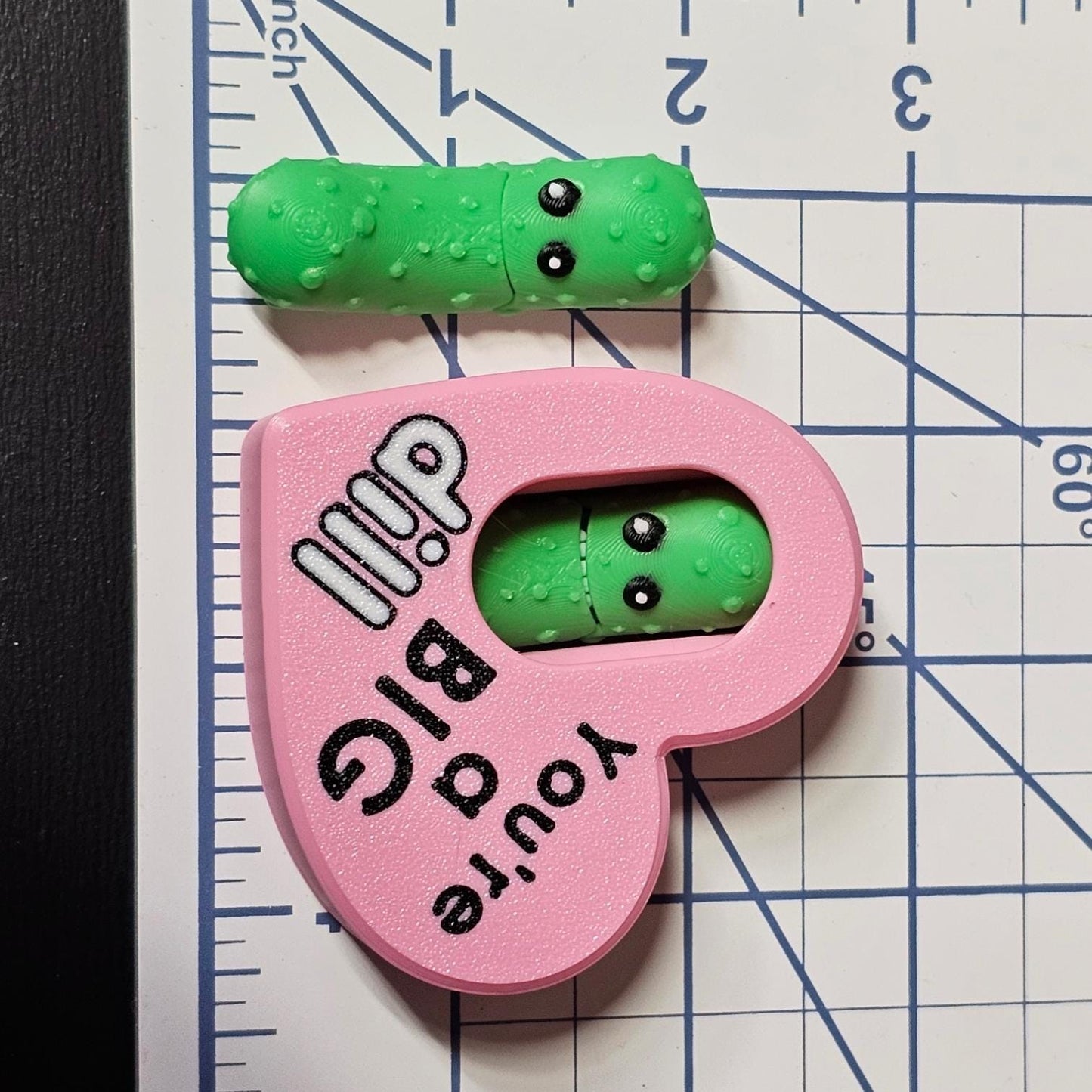 You’re a Big Dill! Articulated Pickle in Heart-Shaped Container – Funny Valentine’s Day Gift, Unique Pickle Lover Present, 3D Printed