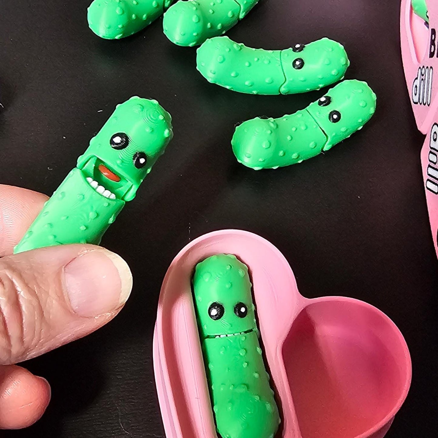 You’re a Big Dill! Articulated Pickle in Heart-Shaped Container – Funny Valentine’s Day Gift, Unique Pickle Lover Present, 3D Printed