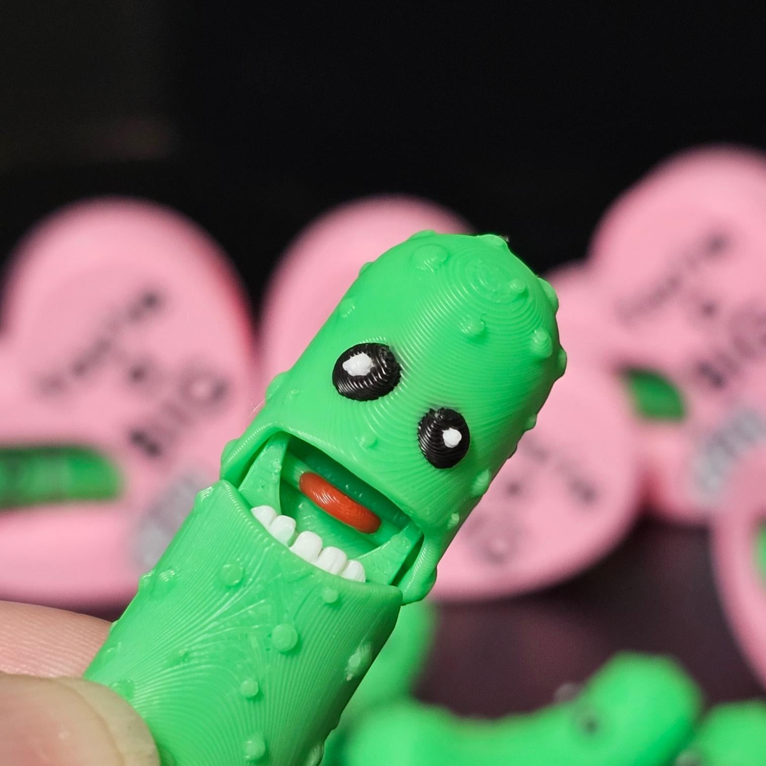 You’re a Big Dill! Articulated Pickle in Heart-Shaped Container – Funny Valentine’s Day Gift, Unique Pickle Lover Present, 3D Printed