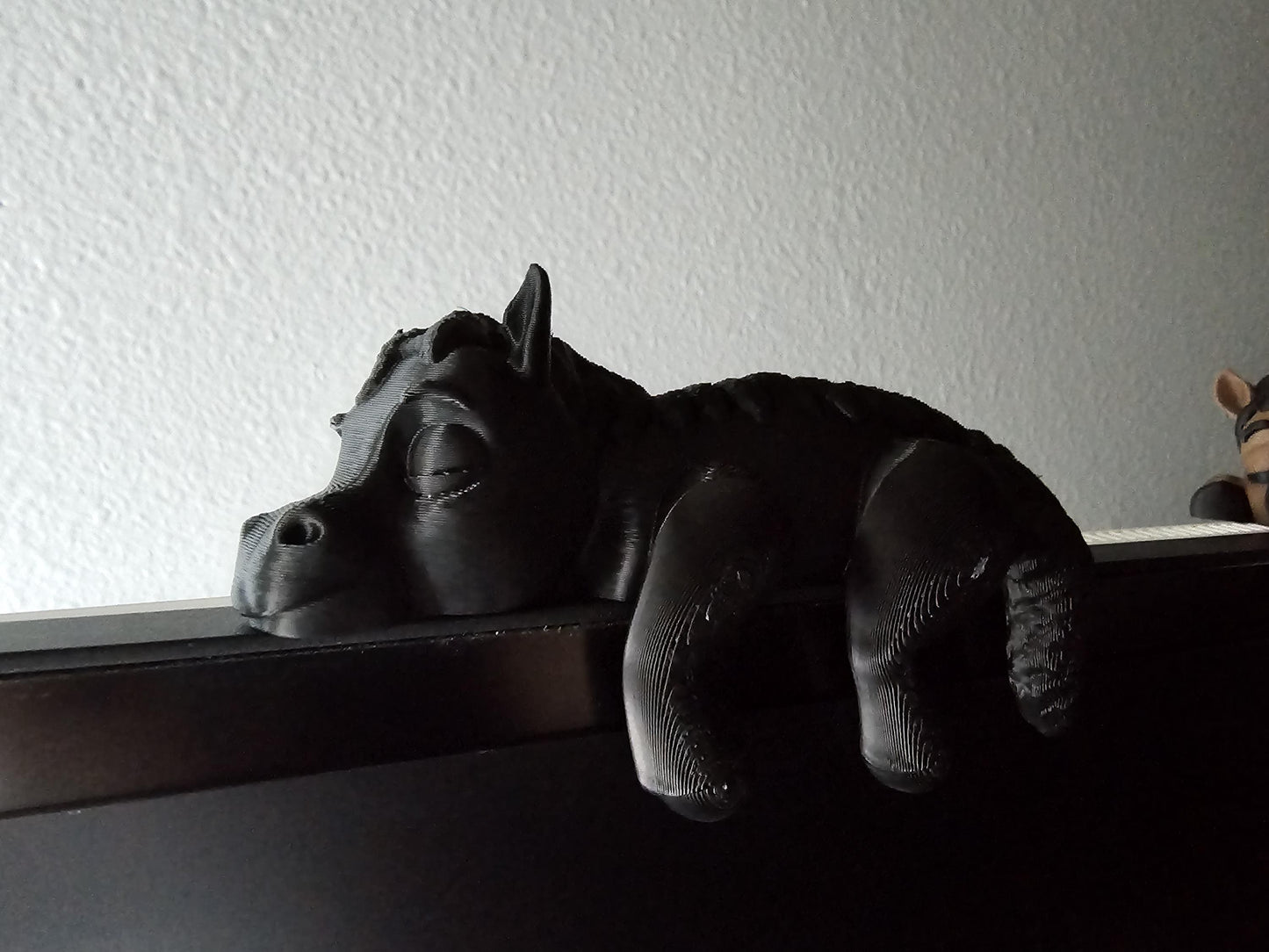 3D Printed Sleeping Horse Shelf Sitter: Unique Desk Decor