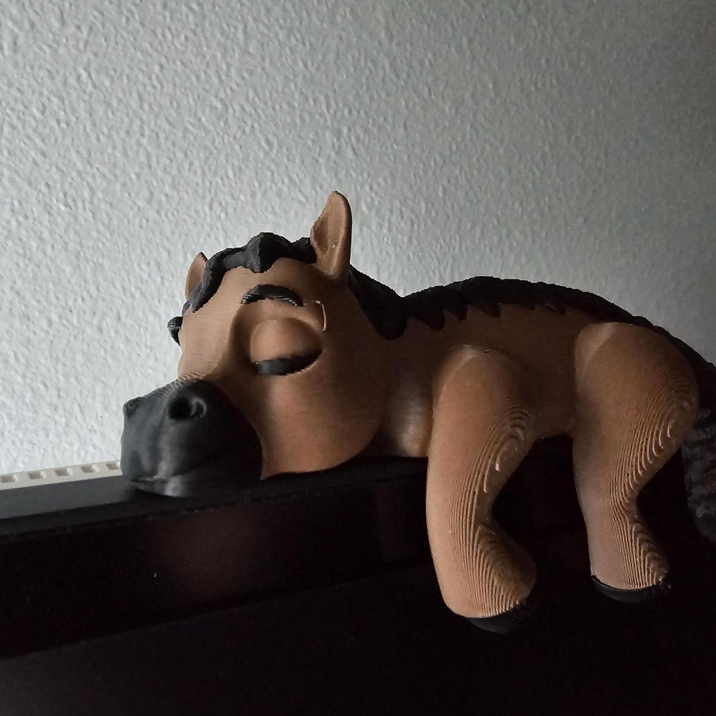 3D Printed Sleeping Horse Shelf Sitter: Unique Desk Decor