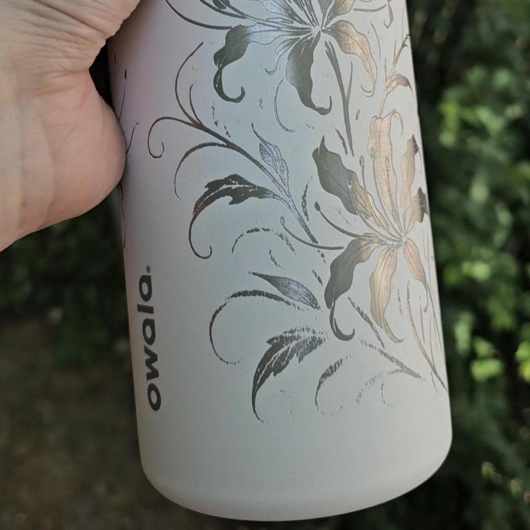 Spider Lily Engraved Owala Water Bottle: Personalized Flower Design