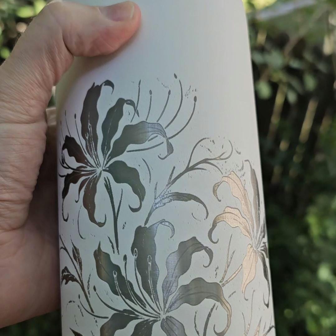 Spider Lily Engraved Owala Water Bottle: Personalized Flower Design