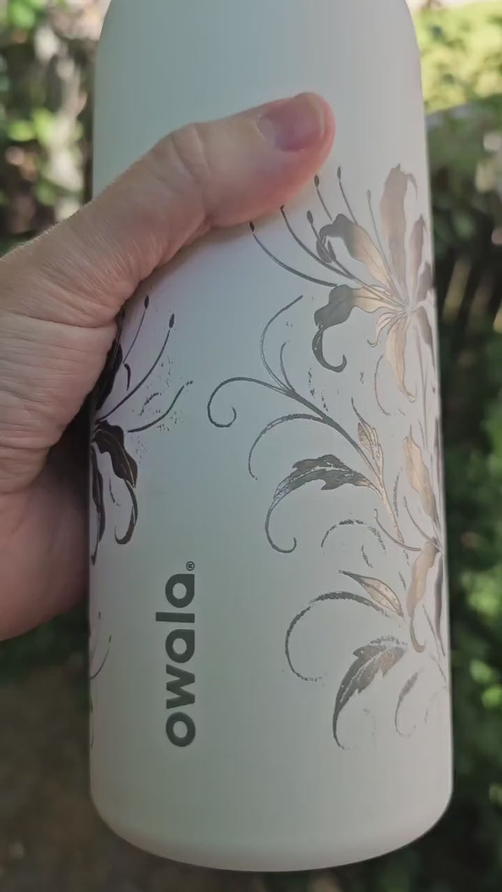 Spider Lily Engraved Owala Water Bottle: Personalized Flower Design