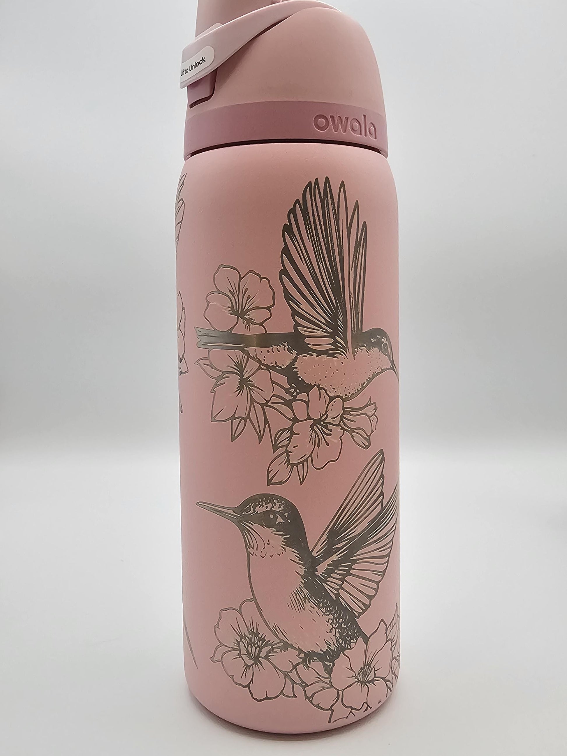 Hummingbird Engraved Owala Bottle: Elegant Floral Design, Personalized Drinkware