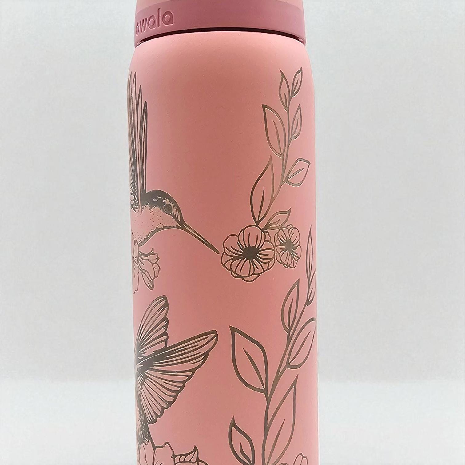 Hummingbird Engraved Owala Bottle: Elegant Floral Design, Personalized Drinkware
