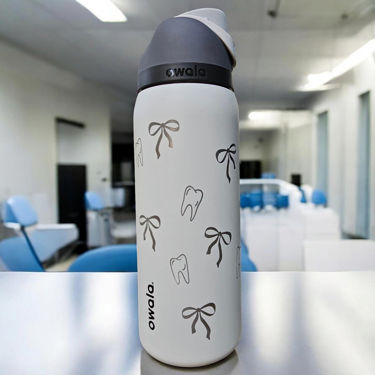 Dental Bow or Stars Owala 24 and 32 oz Bottle | Flower Design | Elegant & Personalized Drinkware
