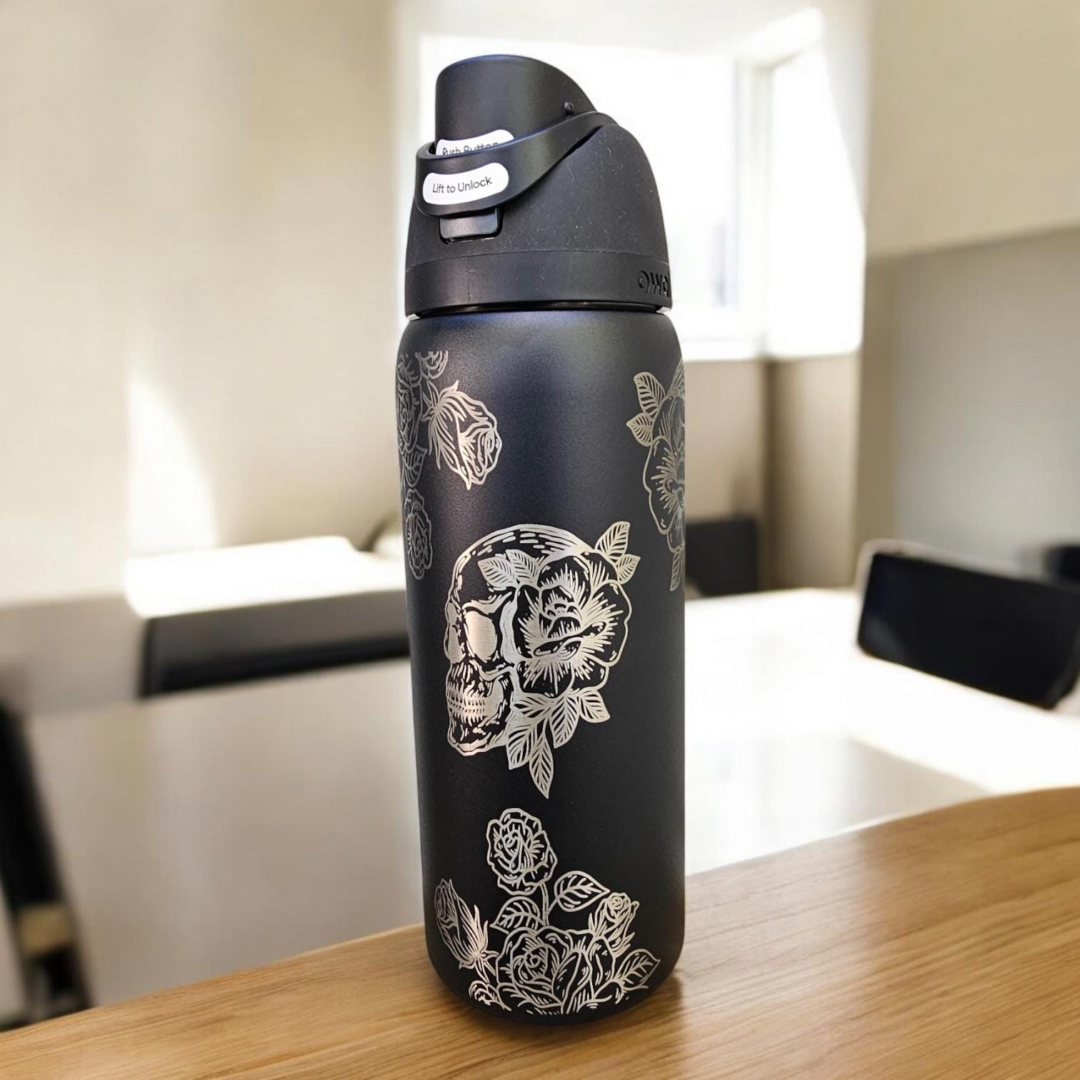 Skull and Roses Owala 24 and 32 oz Owala Flip Cap, leak proof Water Bottle,Elegant & Personalized Drinkware