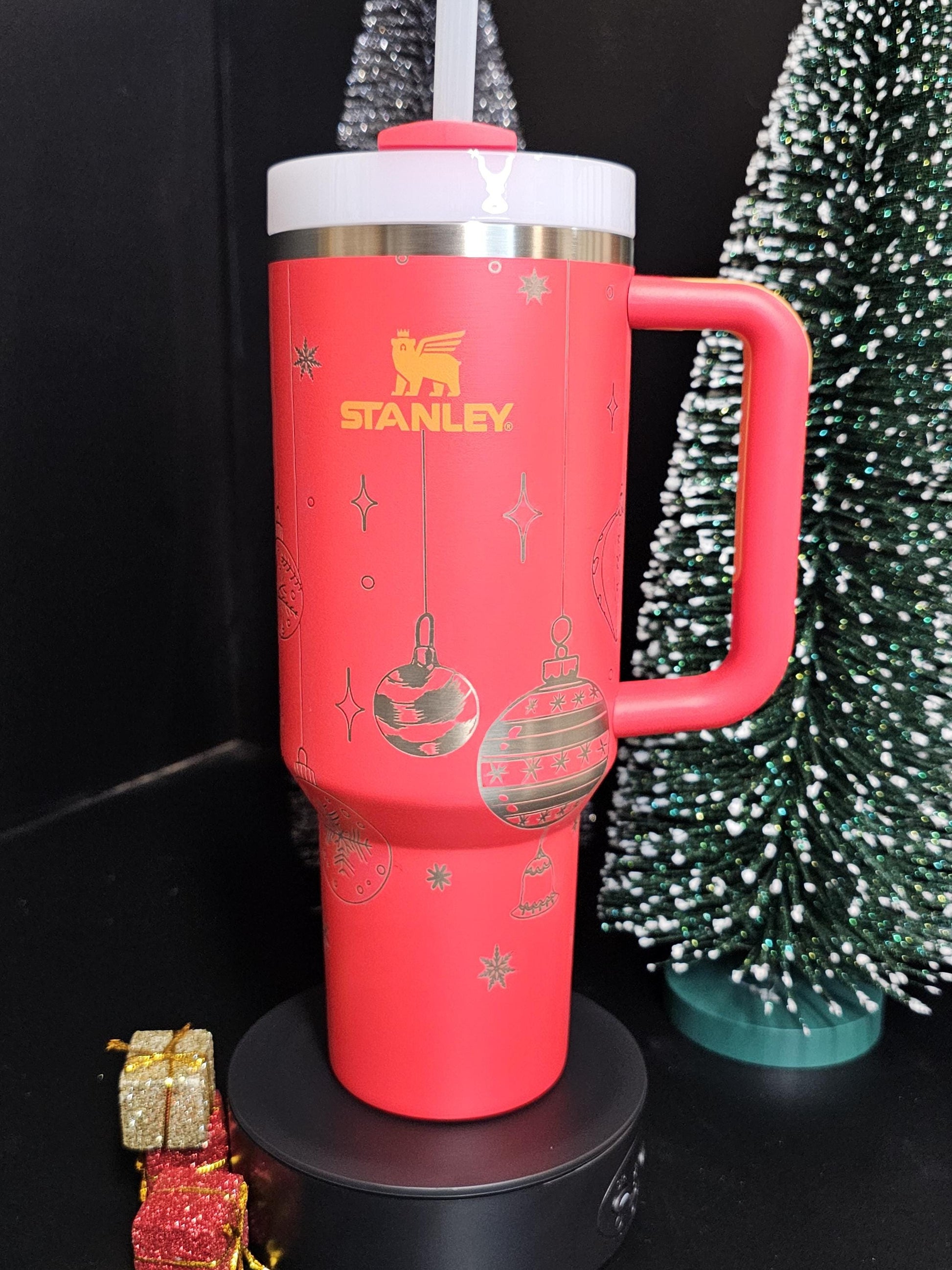 Ornament Engraved Stanley 40 oz Bottle | Silver Ornament Design | Elegant & Personalized Drinkware