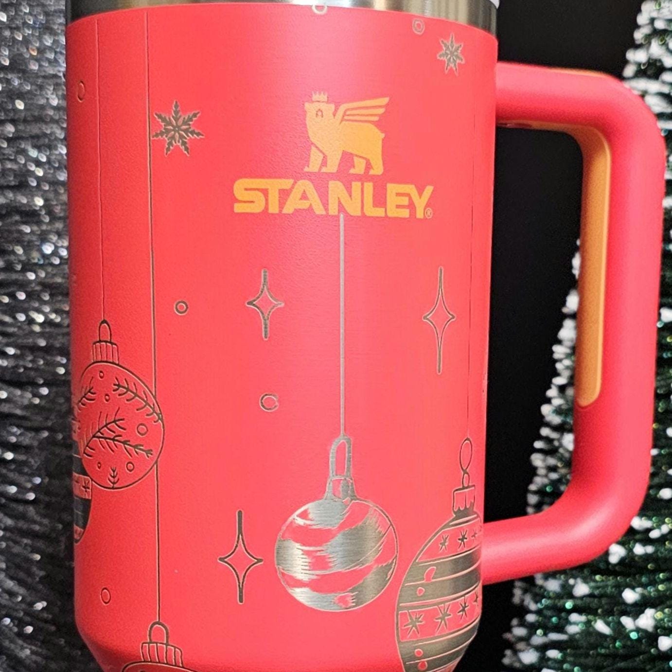Ornament Engraved Stanley 40 oz Bottle | Silver Ornament Design | Elegant & Personalized Drinkware