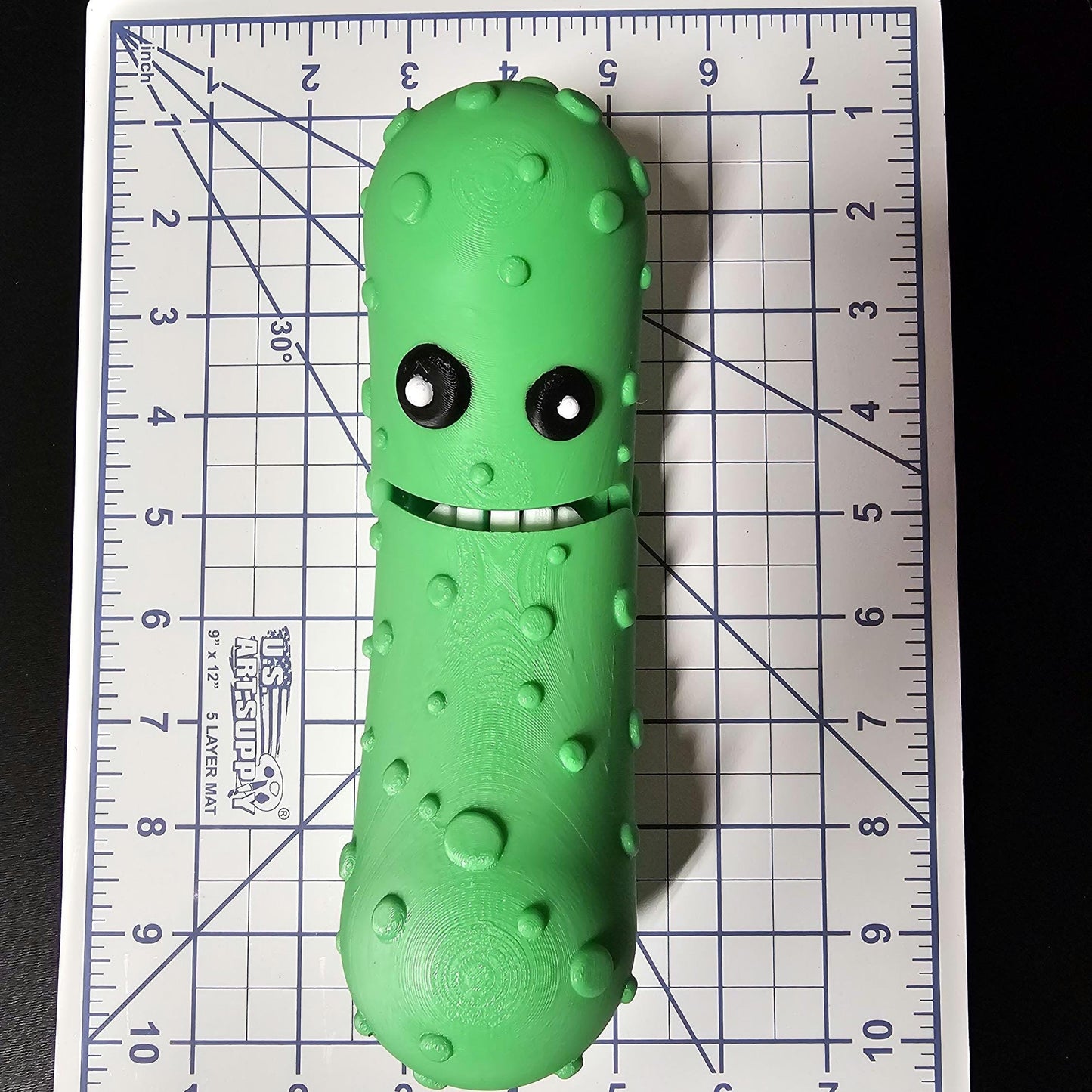 You’re a Big Dill! Articulated Pickle in Heart-Shaped Container – Funny Valentine’s Day Gift, Unique Pickle Lover Present, 3D Printed