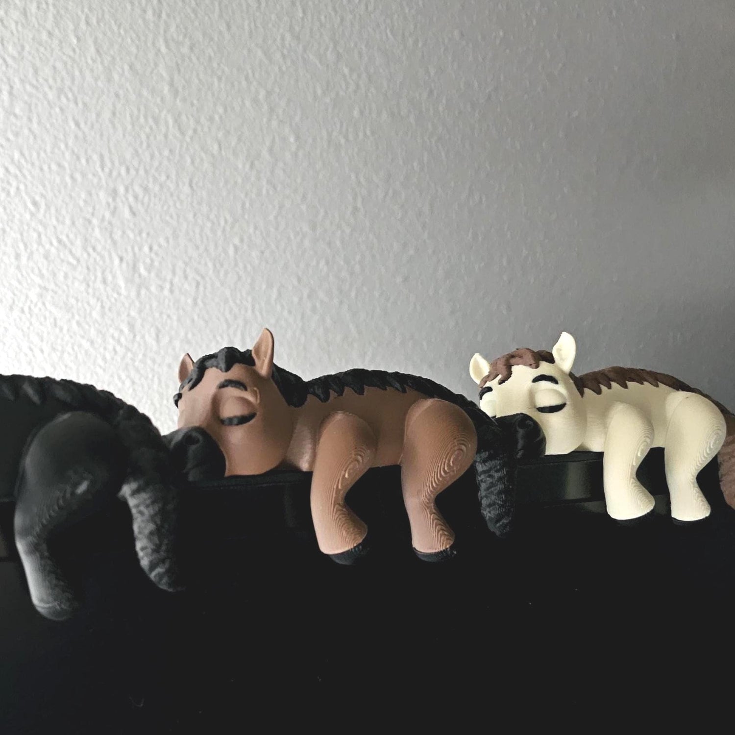 3D Printed Sleeping Horse Shelf Sitter: Unique Desk Decor