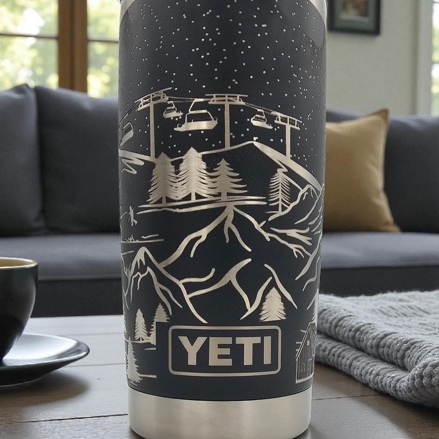 YETI Engraved Tumbler – Ski Scene Design | Personalized Winter Drinkware | Gift for Outdoor Lovers