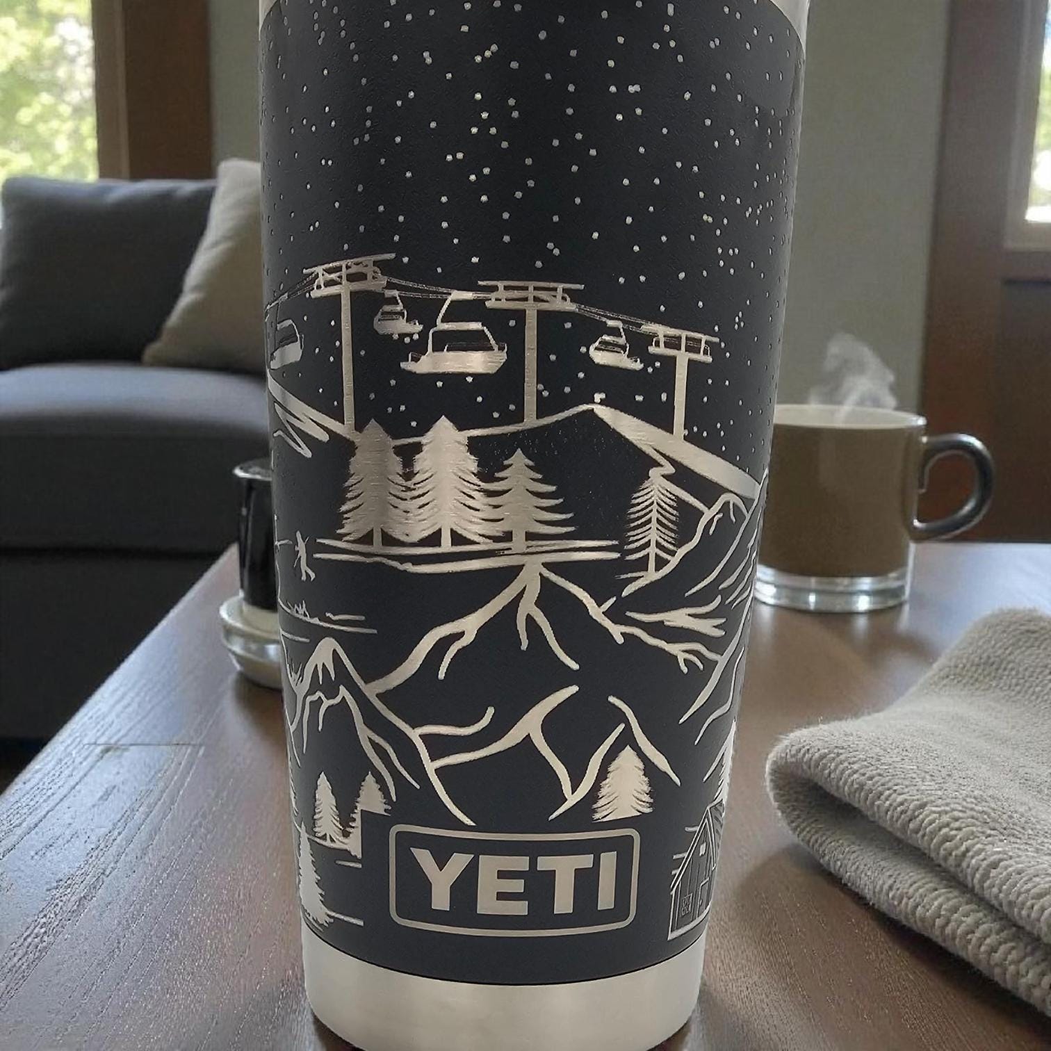 YETI Engraved Tumbler – Ski Scene Design | Personalized Winter Drinkware | Gift for Outdoor Lovers