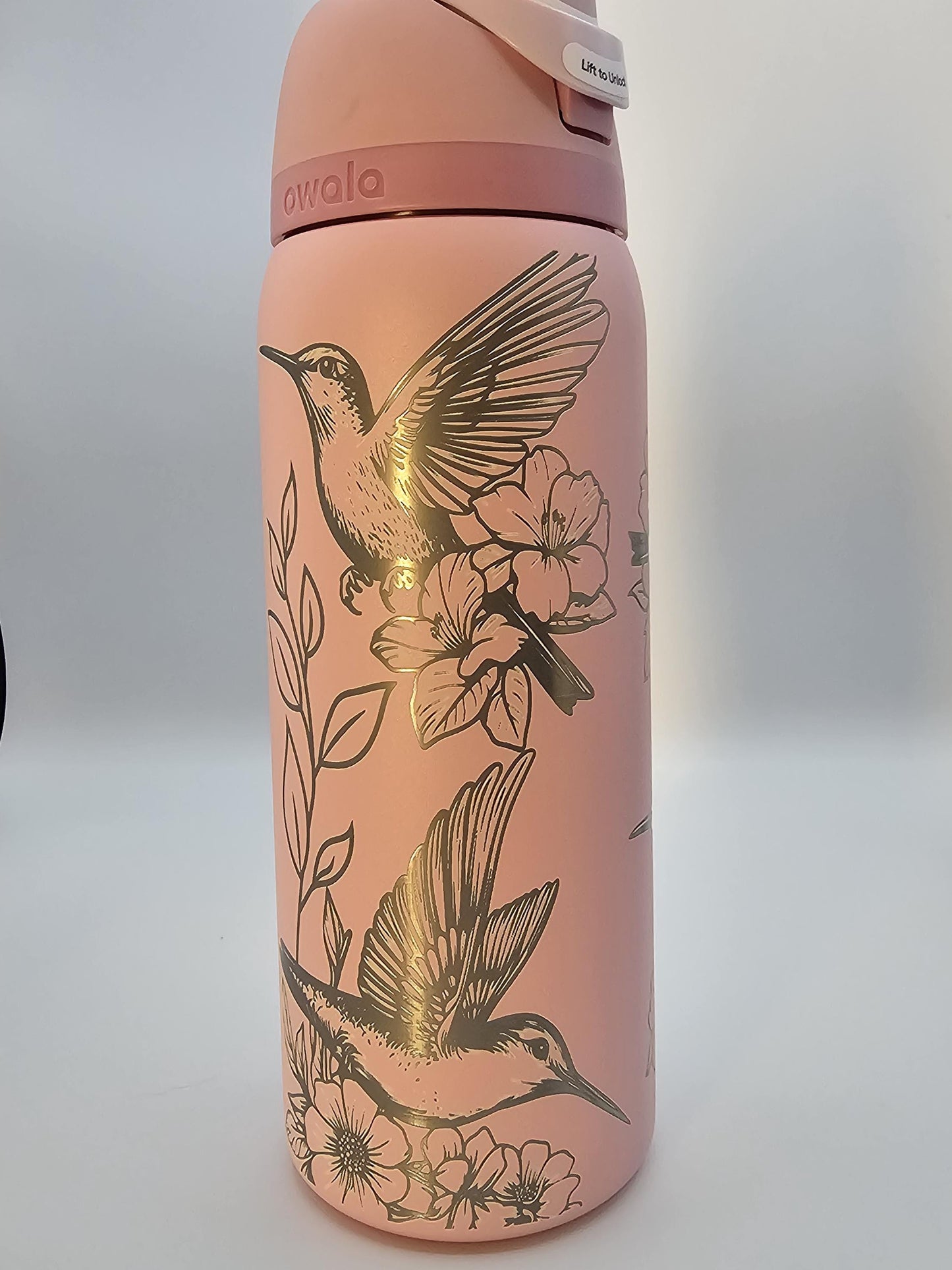Hummingbird Engraved Owala Bottle: Elegant Floral Design, Personalized Drinkware